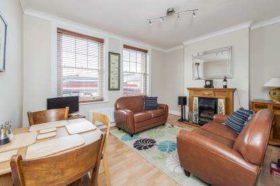 2 bedroom Flat for s...